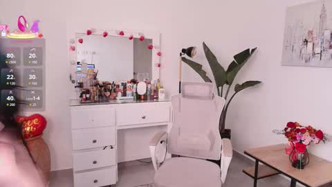 Laira online show from February 17, 2026, 8:37 pm