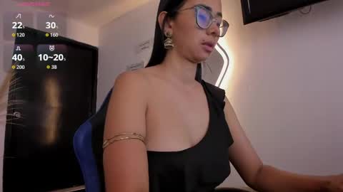 lakshmi_rai online show from April 30, 2026, 1:39 pm