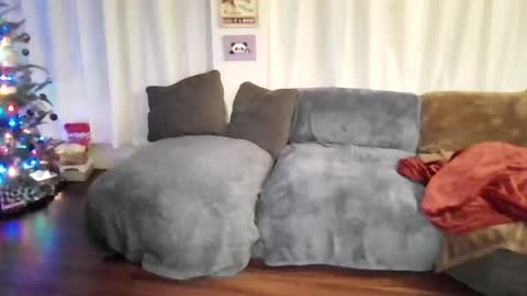 LALOVE99 online show from December 18, 2025, 11:00 pm