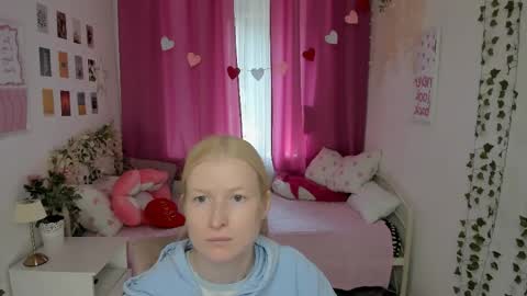 Laly online show from June 8, 2026, 11:10 am