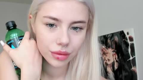 Erika online show from October 16, 2025, 8:37 am