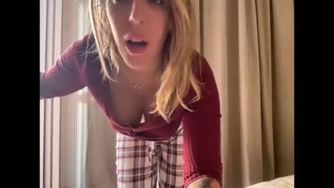 Snapshot of lana_inked chatting on December 21, 2025, 8:32 am Lana online show from December 21, 2025, 8:32 am