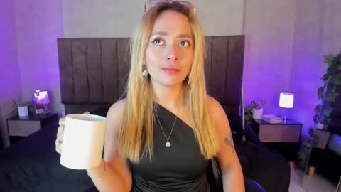 Lana online show from November 12, 2025, 3:18 am