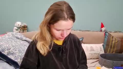 Lana online show from December 23, 2025, 9:40 am