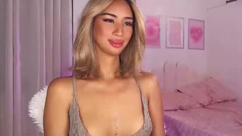 Lana online show from September 12, 2025, 2:22 am