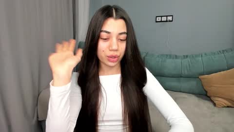 Lana online show from November 9, 2025, 1:20 pm