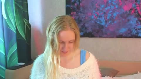 Snapshot of lanavismith chatting on June 17, 2026, 6:16 am LanaviSmith online show from June 17, 2026, 6:16 am