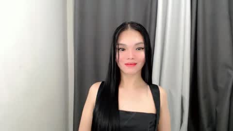 lanawyatt_ online show from November 11, 2025, 2:50 pm