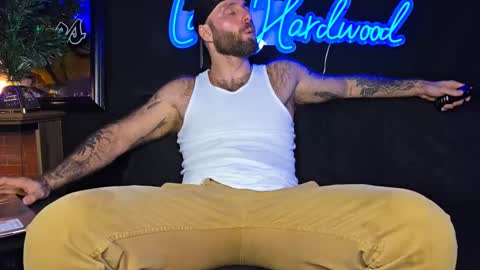 Snapshot of lancehardwood222 chatting on December 15, 2025, 1:10 am LANCE online show from December 15, 2025, 1:10 am