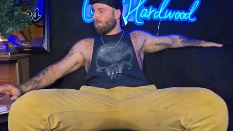 Snapshot of lancehardwood222 chatting on December 22, 2025, 1:24 am LANCE online show from December 22, 2025, 1:24 am