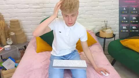 Snapshot of landel_boy chatting on March 7, 2025, 10:21 pm Lanny online show from March 7, 2025, 10:21 pm