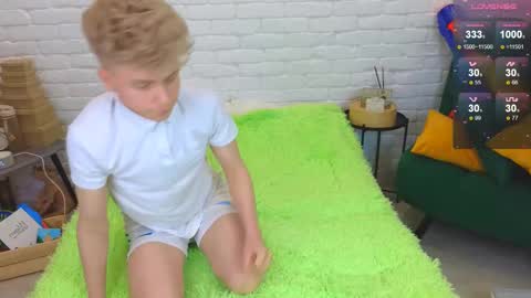 Snapshot of landel_boy chatting on March 9, 2025, 7:26 pm Lanny online show from March 9, 2025, 7:26 pm