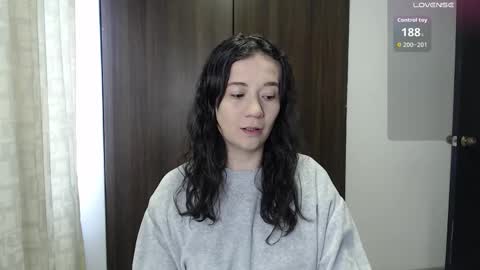 Snapshot of lanna_mills chatting on October 28, 2025, 1:03 pm Lanna online show from October 28, 2025, 1:03 pm