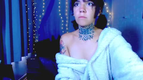 LANNIE   online show from April 12, 2026, 3:28 pm