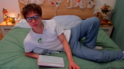 Fandi online show from November 7, 2025, 6:02 am