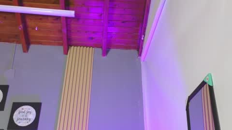 la paisita  online show from February 21, 2025, 7:45 am