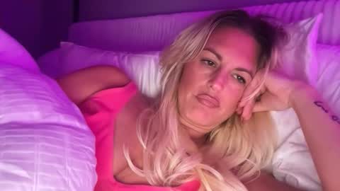 Lara online show from March 22, 2026, 3:21 am