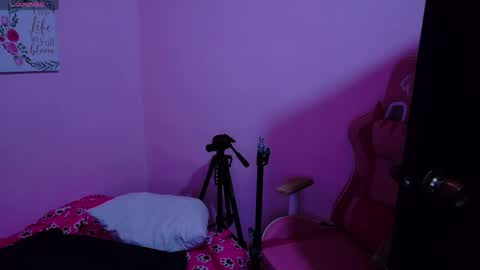 LARA online show from April 12, 2026, 7:19 pm