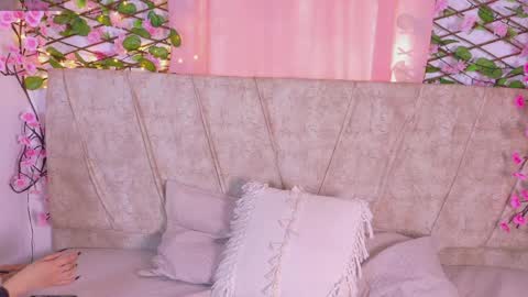 Lara Gill online show from March 29, 2026, 1:33 pm