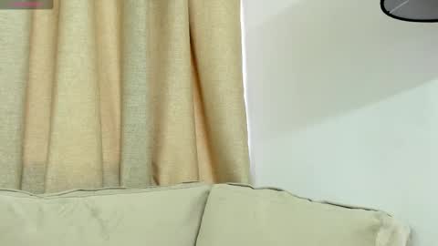      700  200   online show from October 5, 2025, 12:03 pm