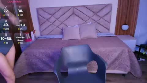 LaraCooper online show from April 17, 2026, 7:50 pm