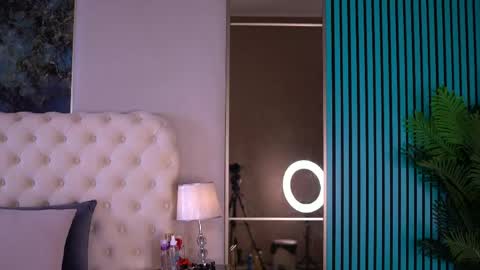 Lara online show from May 2, 2026, 4:50 am