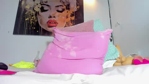 REINA  online show from January 5, 2026, 5:27 pm