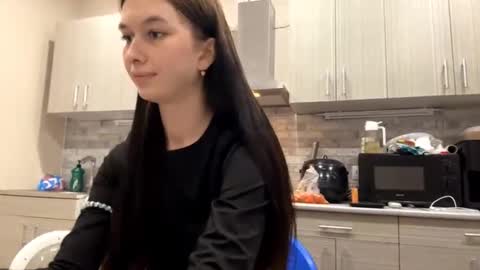 lara online show from March 25, 2026, 6:36 pm