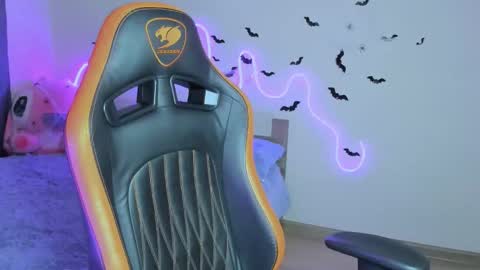 LaraKrein lk online show from November 1, 2025, 1:24 pm