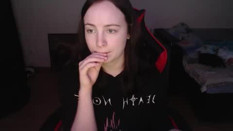 Snapshot of laralianna chatting on December 15, 2025, 6:34 pm Laralianna online show from December 15, 2025, 6:34 pm