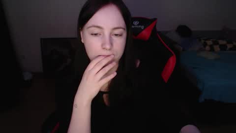 Laralianna online show from March 4, 2026, 4:40 am