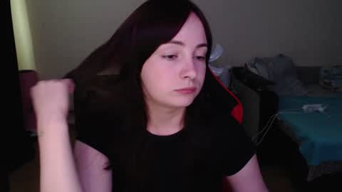 Snapshot of laralianna chatting on July 2, 2026, 12:33 pm Laralianna online show from July 2, 2026, 12:33 pm
