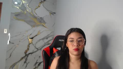 Snapshot of laralmanza chatting on March 23, 2026, 12:31 pm laralmanza online show from March 23, 2026, 12:31 pm