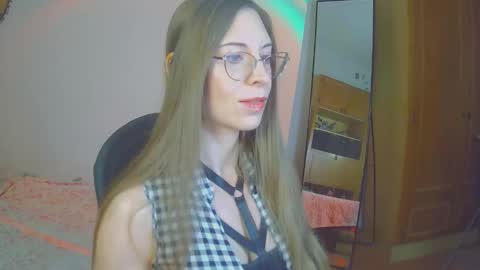 larawintersxxx online show from October 2, 2025, 9:22 pm