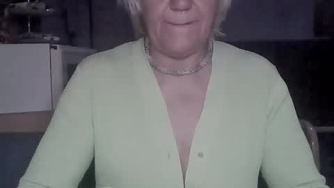 larisaq4ugo24 online show from February 18, 2026, 4:25 pm