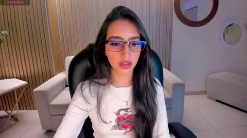 Larisa Smirnov online show from October 22, 2025, 4:46 am