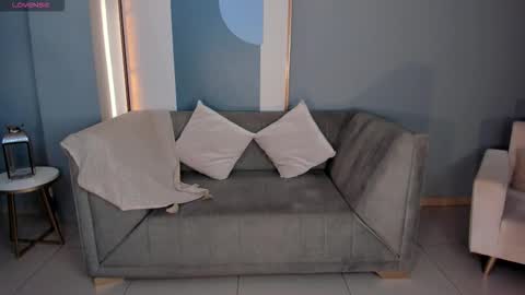 Larisa Smirnov online show from October 31, 2025, 3:40 am