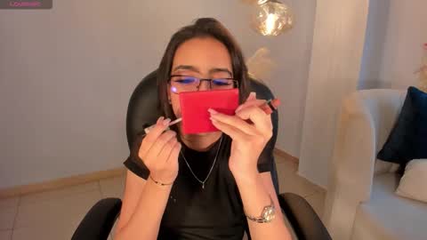 Larisa Smirnov online show from November 5, 2025, 4:45 am