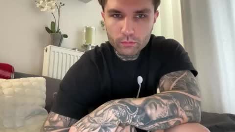 Snapshot of larsskeet chatting on February 14, 2026, 12:02 pm larsskeet online show from February 14, 2026, 12:02 pm