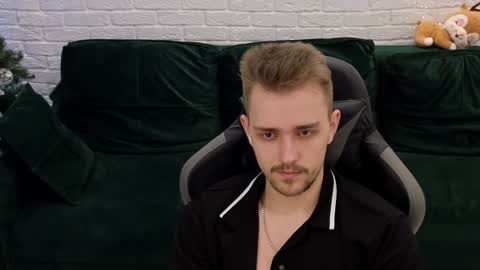 Snapshot of larstar01 chatting on December 4, 2024, 1:25 am Lars online show from December 4, 2024, 1:25 am