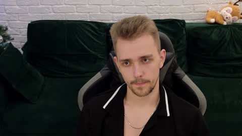 Snapshot of larstar01 chatting on December 4, 2024, 4:32 am Lars online show from December 4, 2024, 4:32 am