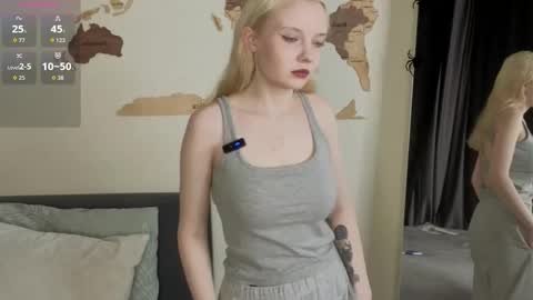 Emilia for my friends Amy online show from December 1, 2025, 1:10 am