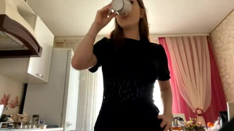 Sara online show from May 10, 2026, 4:06 am