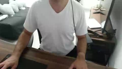 latexdave84 online show from April 16, 2026, 9:43 am