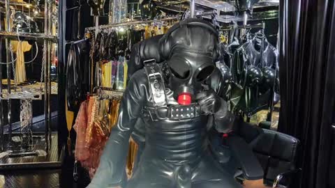 Snapshot of latexlover202 chatting on December 22, 2024, 11:09 pm latexlover202 online show from December 22, 2024, 11:09 pm