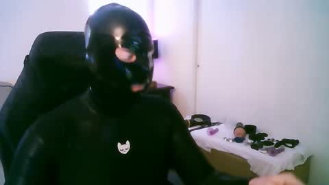 latexminheadroom online show from January 31, 2026, 9:35 pm