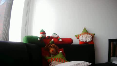 latiinvenushot online show from December 17, 2025, 3:18 pm