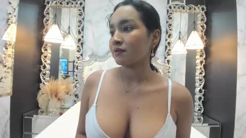 Snapshot of latin_ashley_ chatting on February 26, 2026, 2:21 am Valeria online show from February 26, 2026, 2:21 am