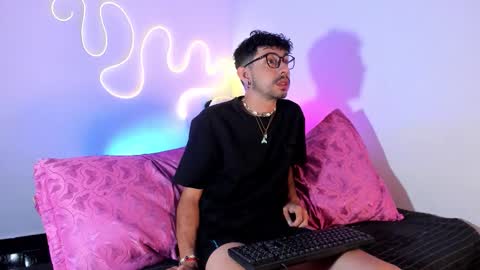 latin_bigcock21cm online show from March 25, 2026, 3:12 am