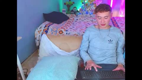 Snapshot of latin_boysxxx_ chatting on November 29, 2025, 3:31 am latin_boysxxx_ online show from November 29, 2025, 3:31 am